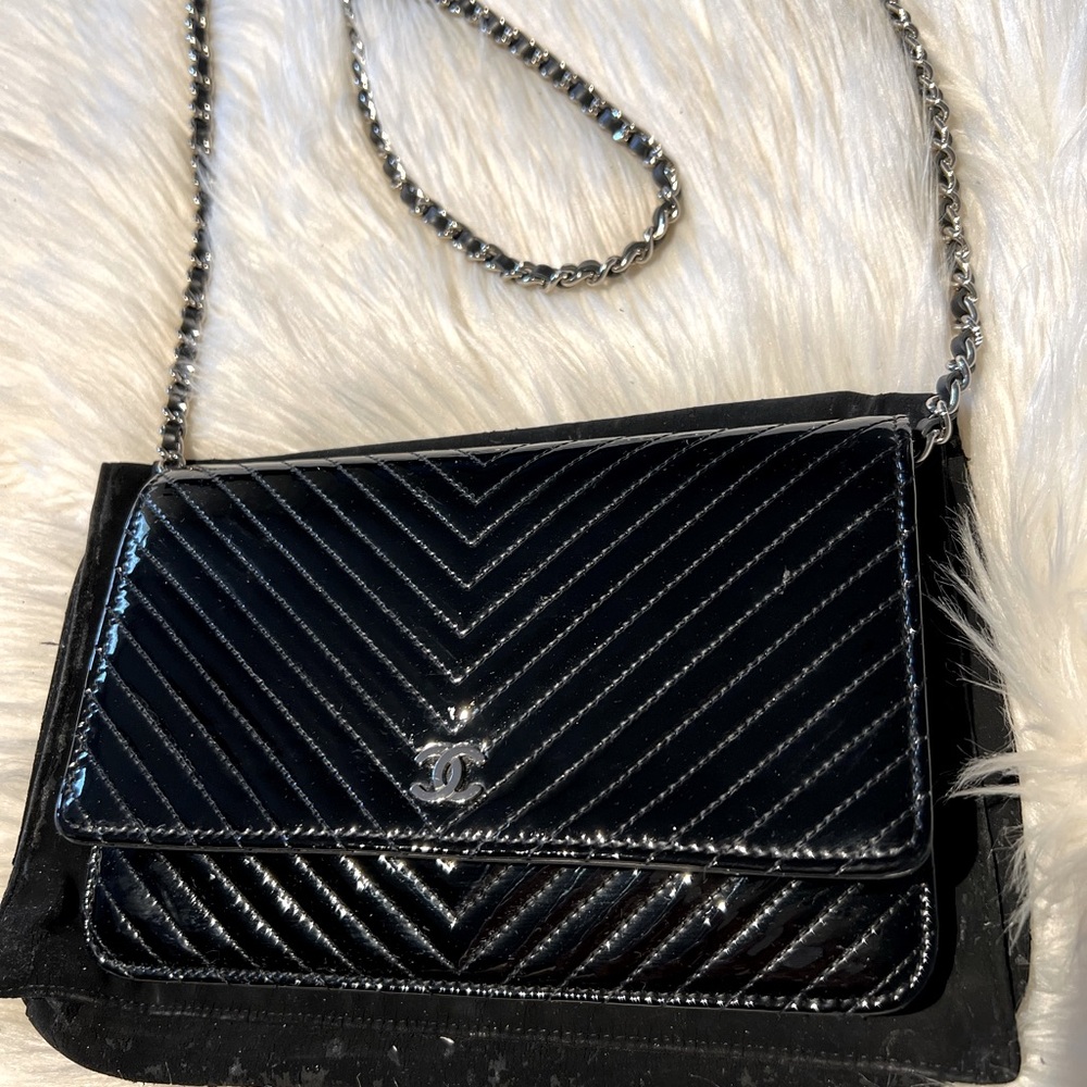 Pre-loved Chanel black Quilted Patent Leather Brilliant , clutch bag.